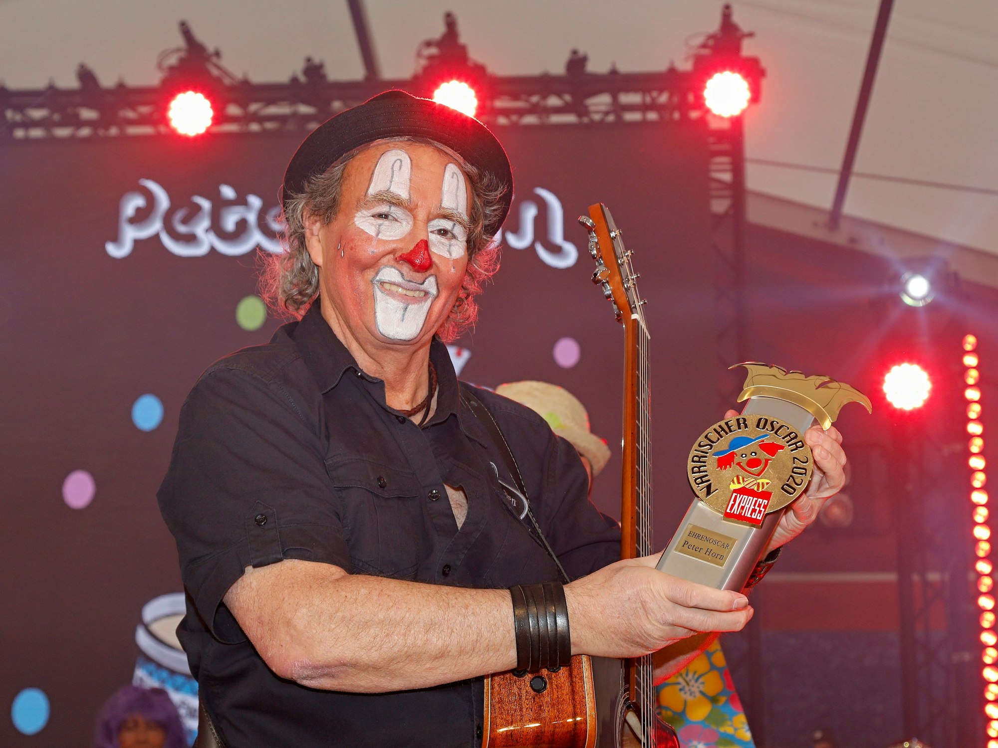 Weiberfastnacht 2020 im Express-Zelt. Auf der Bühne Ehren-Oscar-Gewinner Peter Horn.