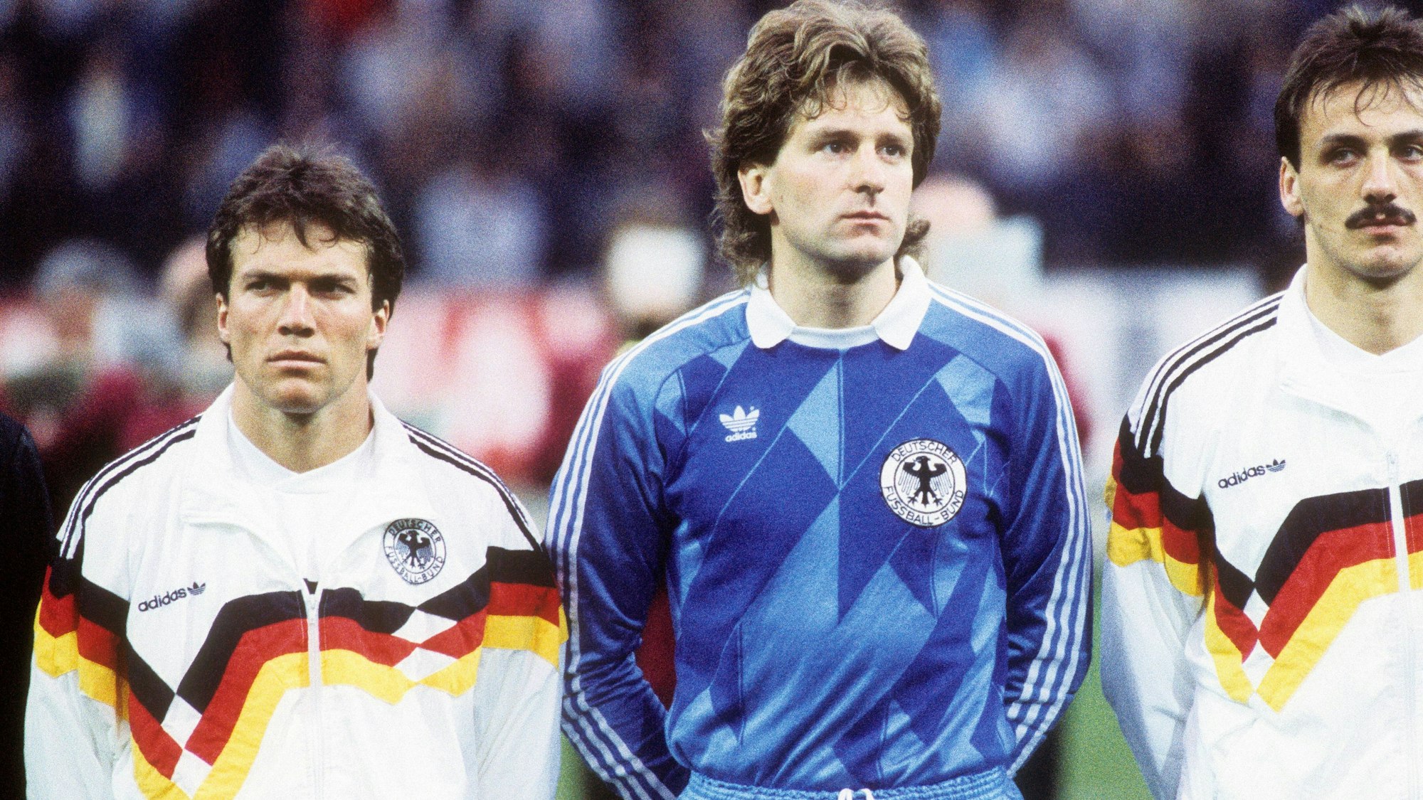 Damals war die Welt noch in Ordnung: Eike Immel (Mitte) bei der Europameusterschaft 1988, eingerahmt von Lothar Matthäus (l.) und Jürgen Kohler.