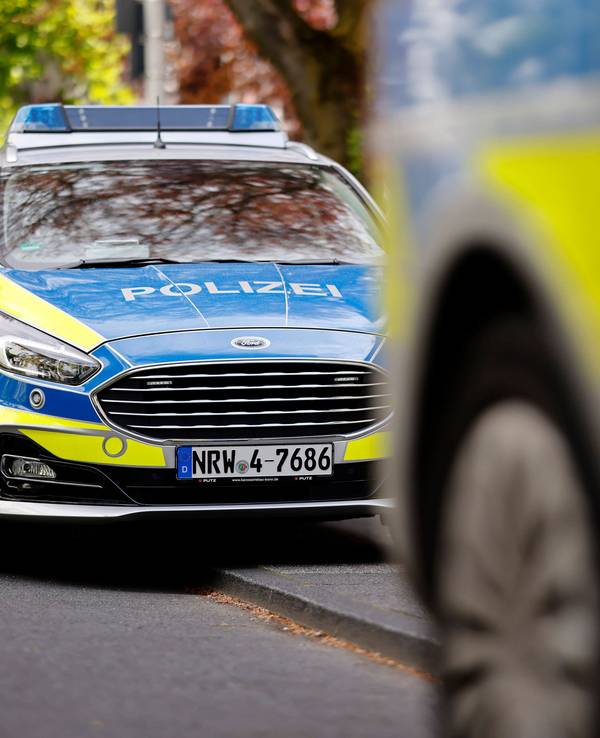 Polizeifahrzeuge bei einem Einsatz. (Symbolfoto)