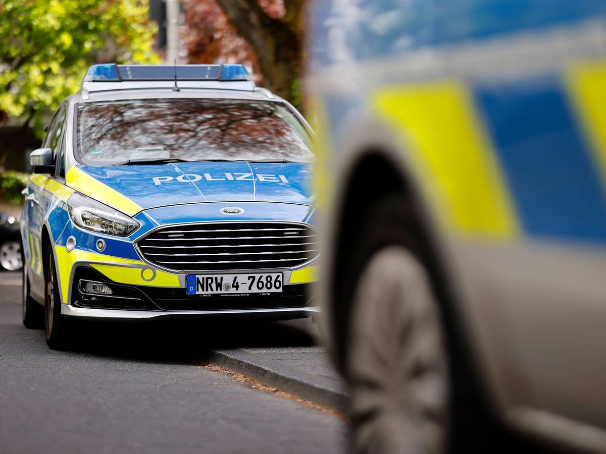Polizeifahrzeuge bei einem Einsatz. (Symbolfoto)