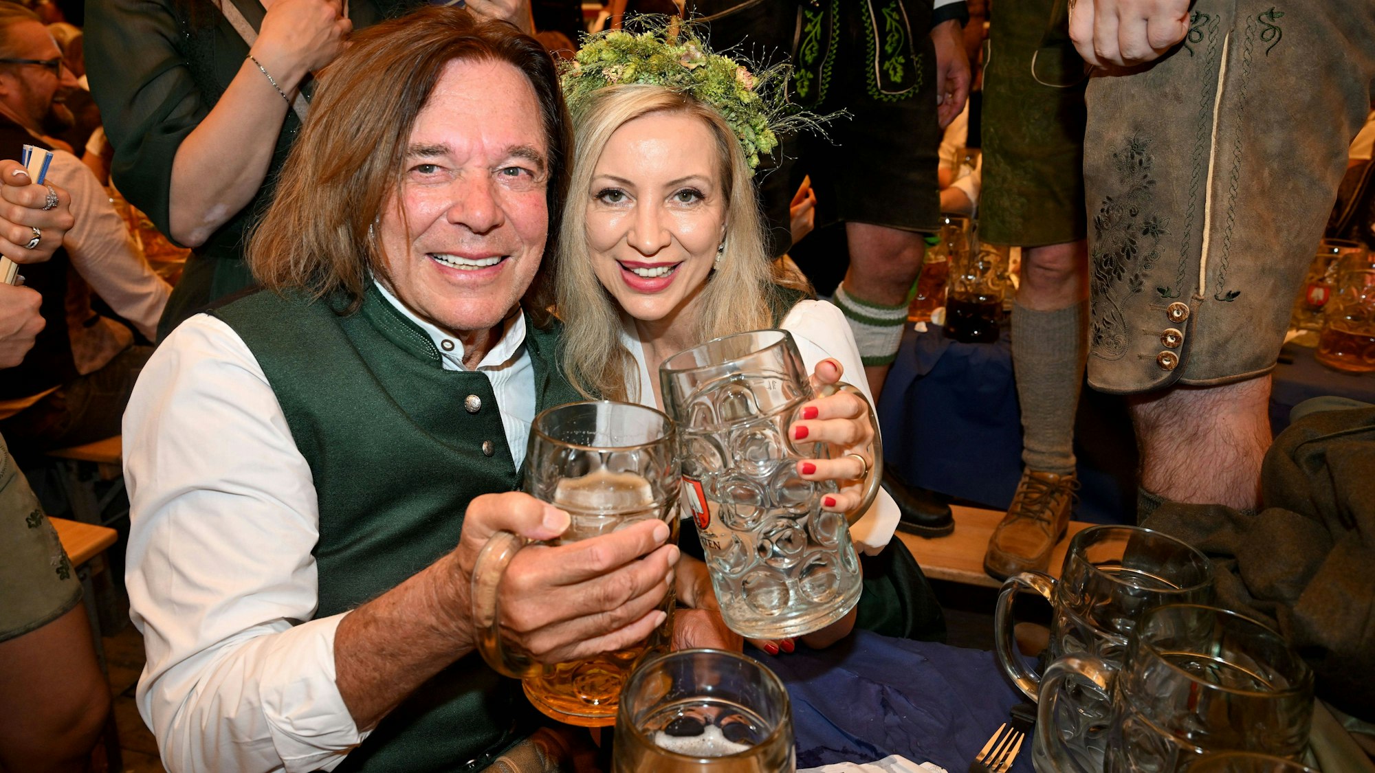 Jürgen Drews mit Frau Ramona - 190. Oktoberfest - Wiesn in München, 20. Oktober 2025