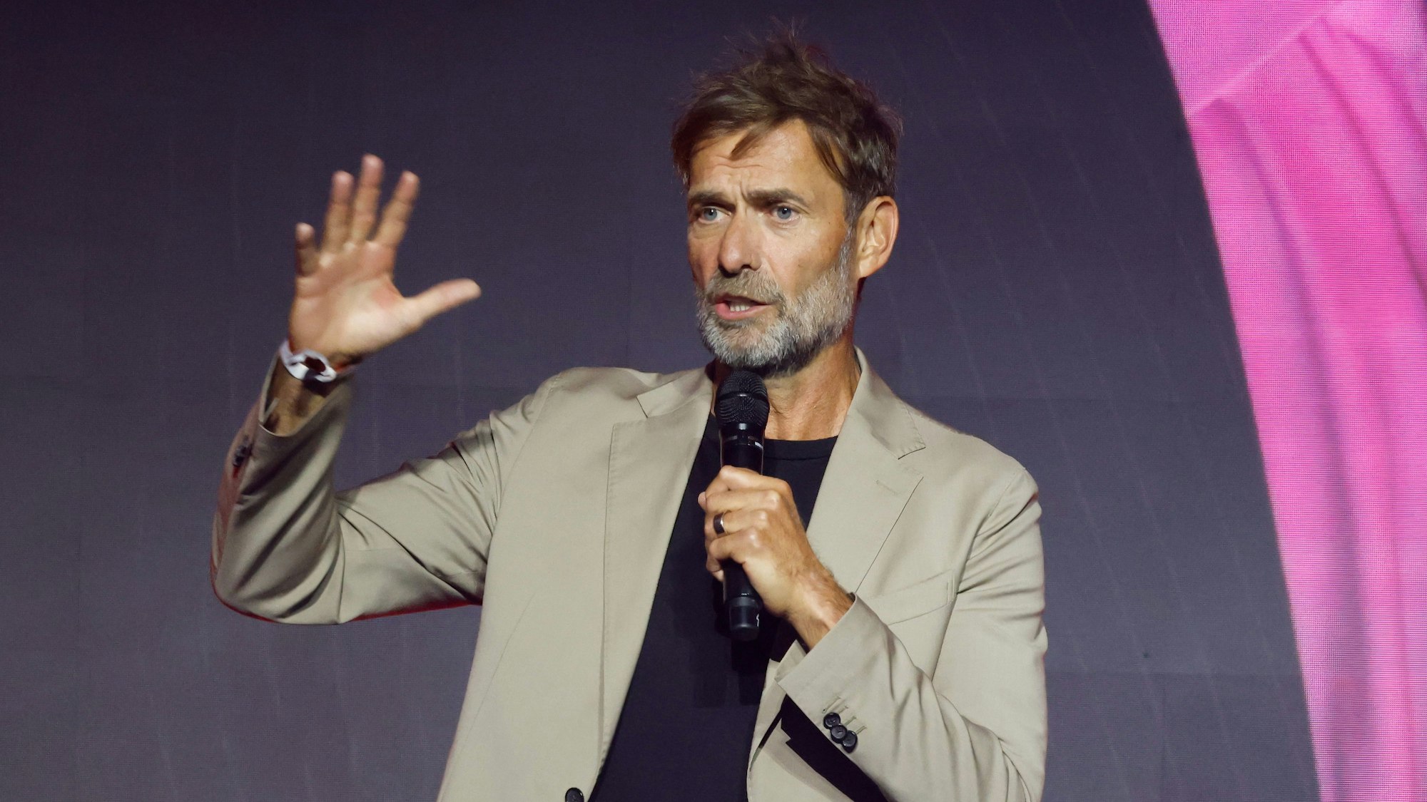 Jürgen Klopp hält die Laudatio für Boris Becker