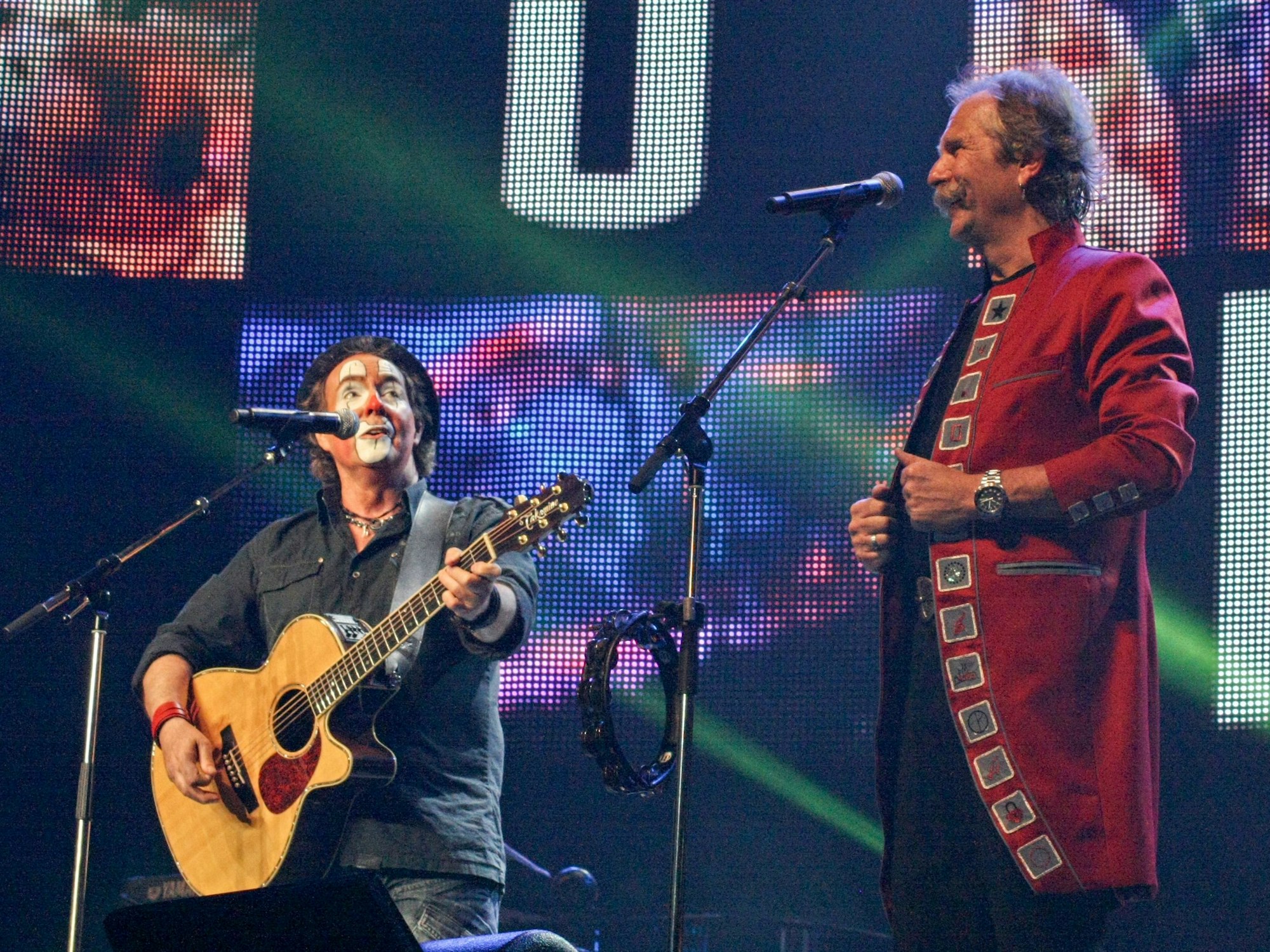 Peter Horn neben Henning Krautmacher auf der Bühne.