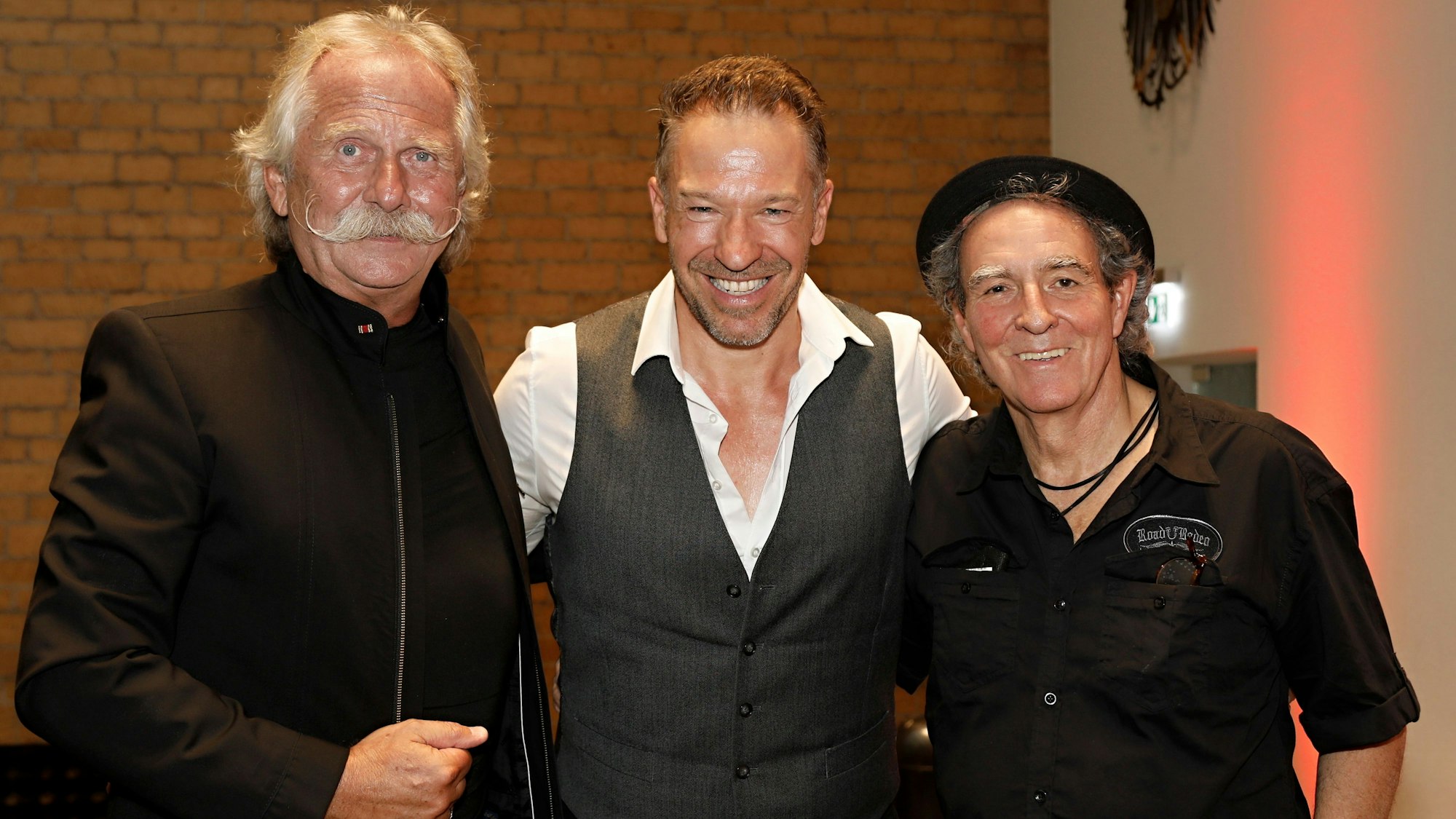 Henning Krautmacher, Patrick Lück und Peter Horn stehen zusammen.