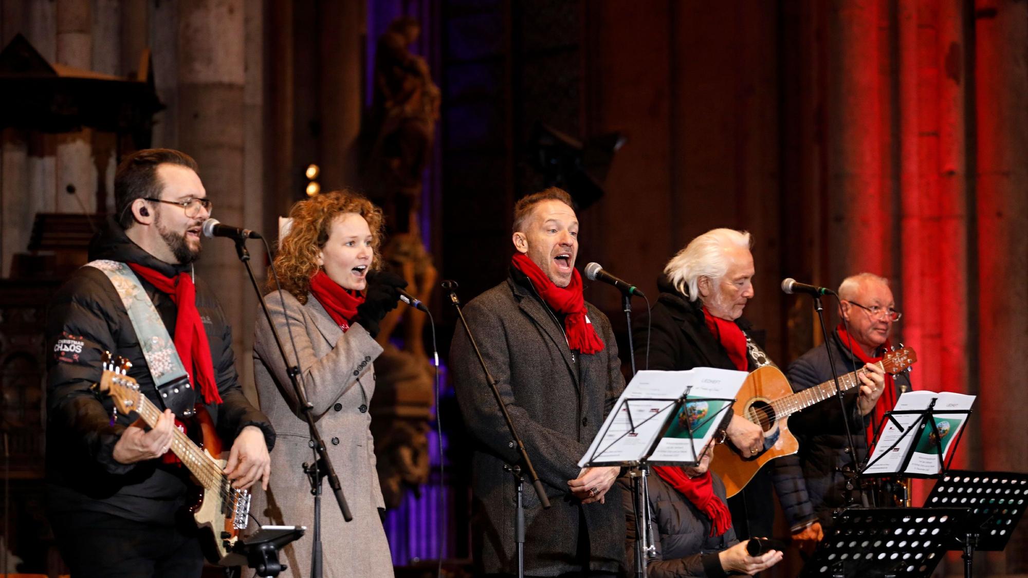 Die Höhner spielen im Kölner Dom.