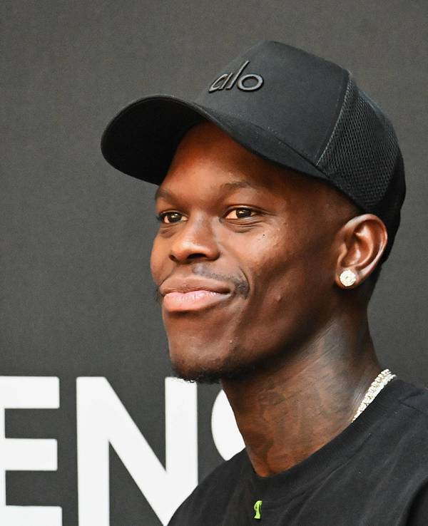 Dennis Schröder lächelt.