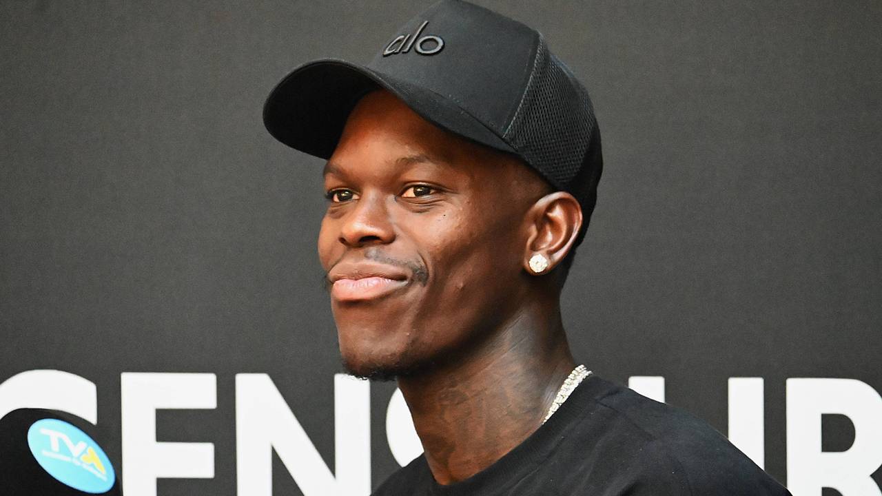Dennis Schröder lächelt.
