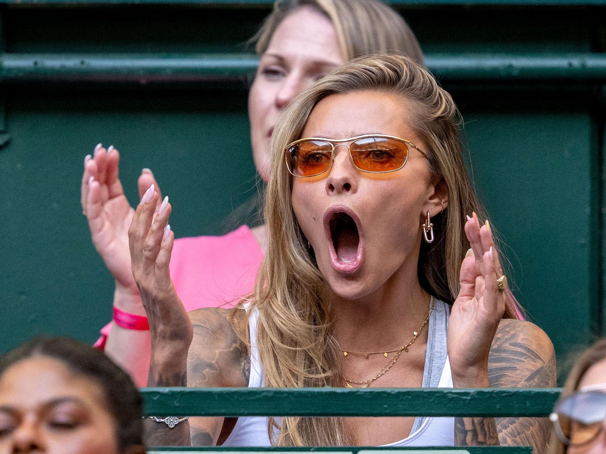 Sophia Thomalla jubelt.