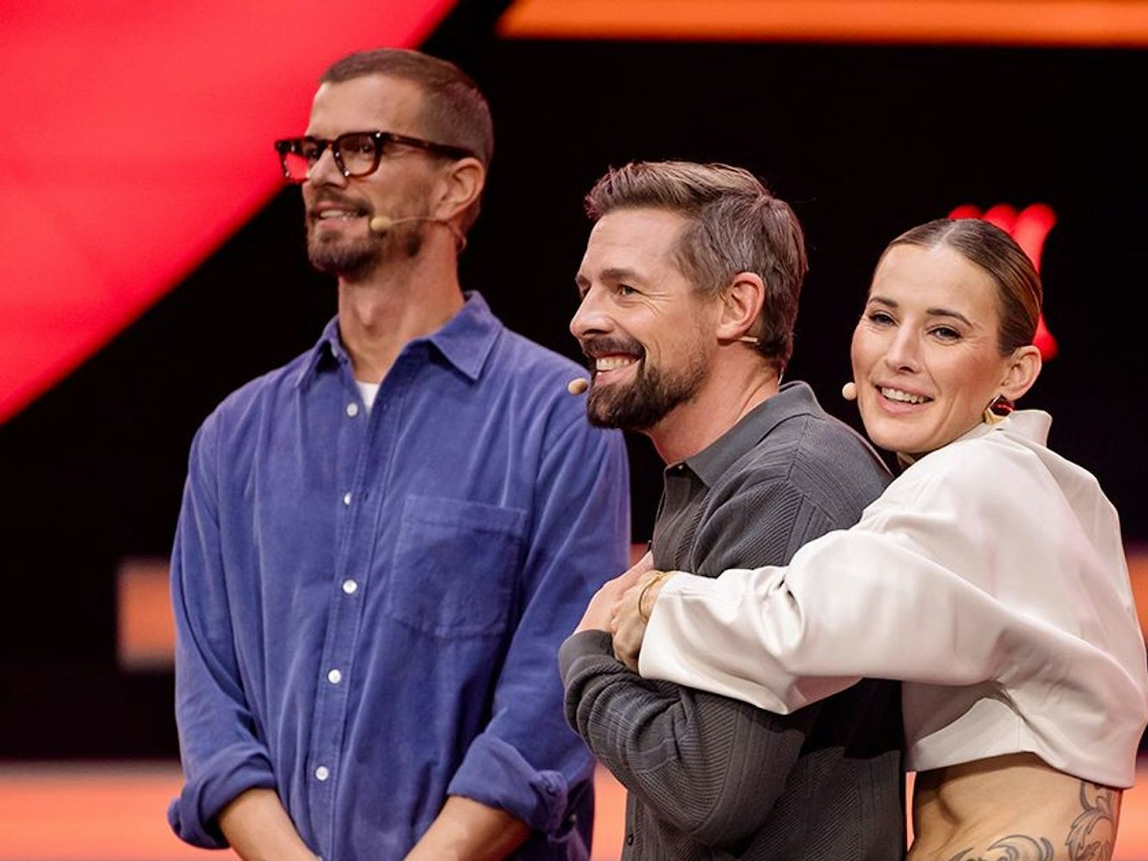 Sie nehmen bald Abschied vom „Duell um die Welt“, von links: Joko Winterscheidt, Klaas Heufer-Umlauf und Moderatorin Jeannine Michaelsen. (Bild: Joyn/Nadine Rupp)