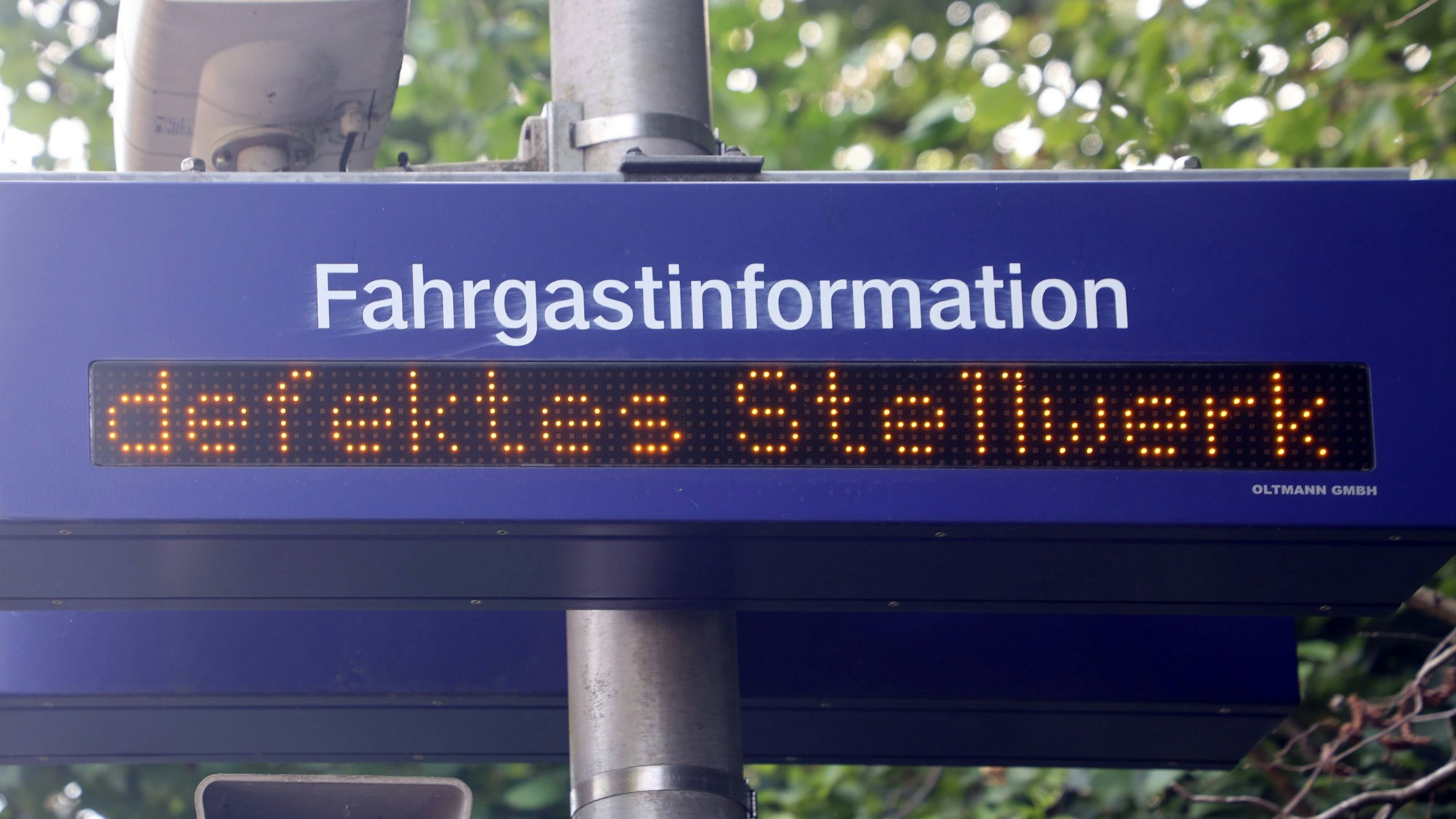 Ein defektes Stellwerk sorgt in und um Köln für massive Probleme.