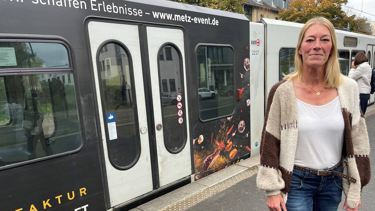 Immer gut gelaunt unterwegs: Sandra Rosenthal von Radio Köln ist neue Stimme der KVB.