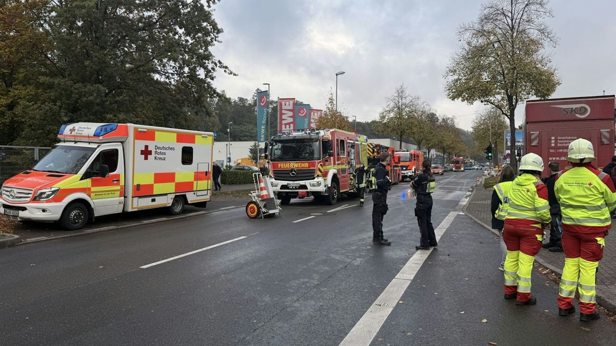 FW-MH: Durchtrenntes Stromkabel löst Brandmeldealarm aus - Düsseldorfer Straße zeitweise gesperrt