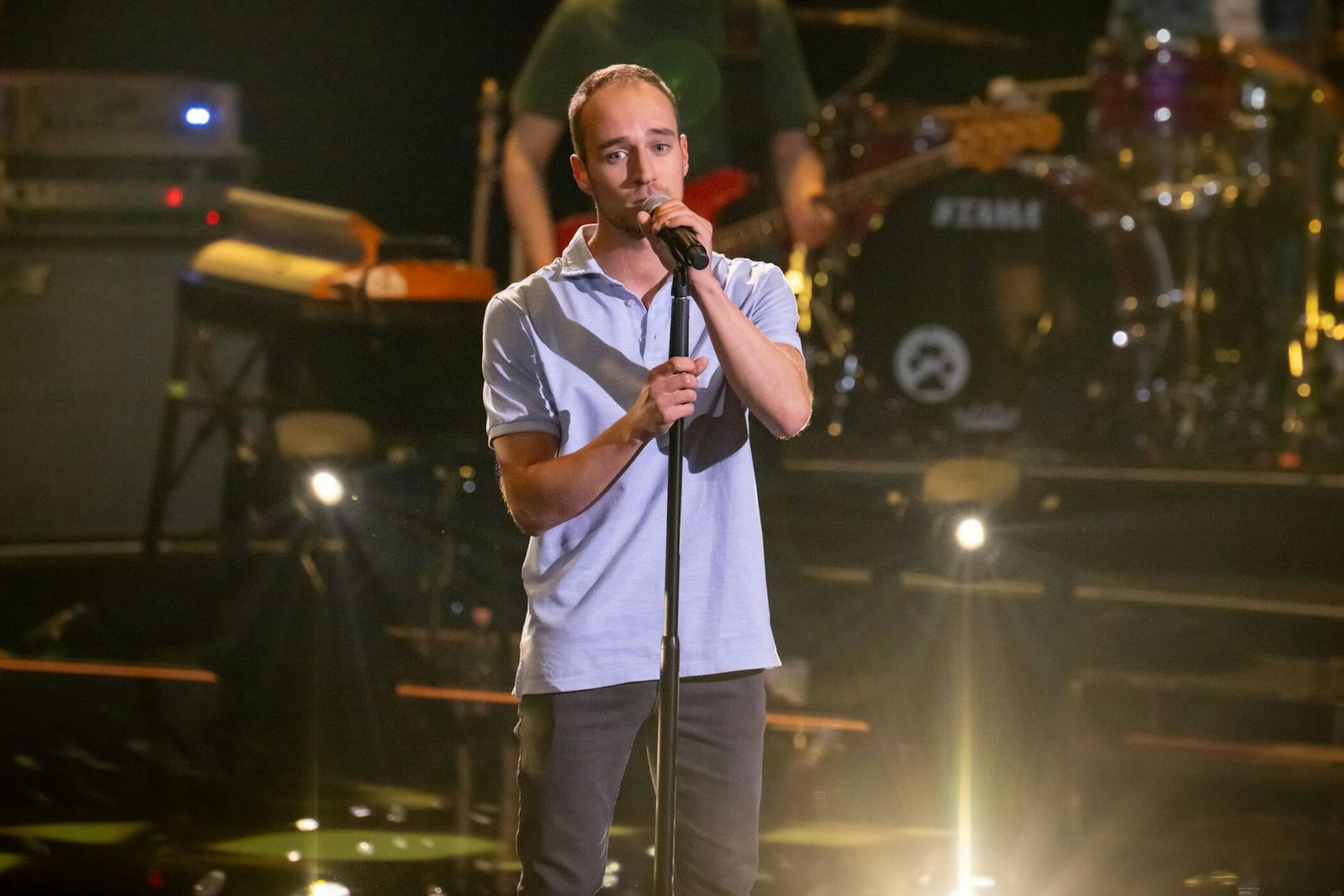 Bei The Voice hat Pascal seinen allerersten Auftritt und überzeugt alle männlichen Coaches. (Bild: Joyn/ Claudius Pflug)