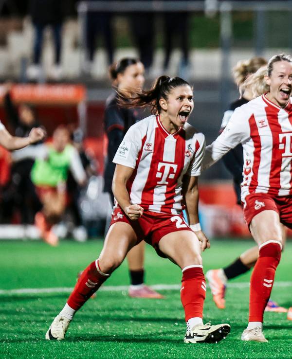 Die FC-Frauen bejubeln das zwischenzeitliche 1:0.