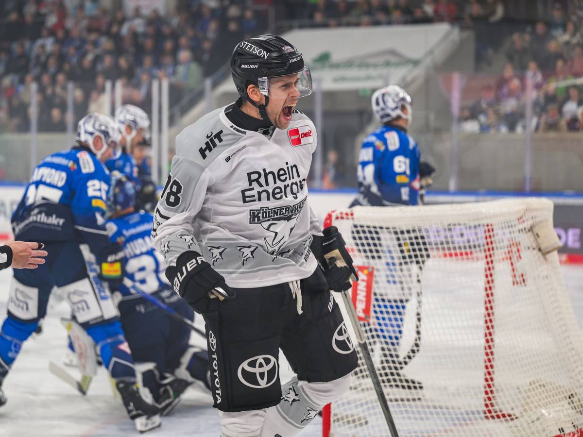 Dominik Bokk bejubelt seinen Treffer.