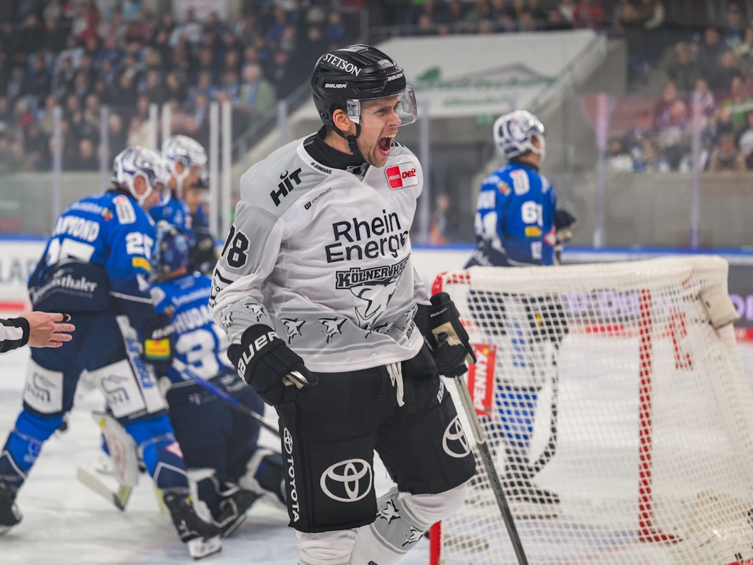 Dominik Bokk bejubelt seinen Treffer.