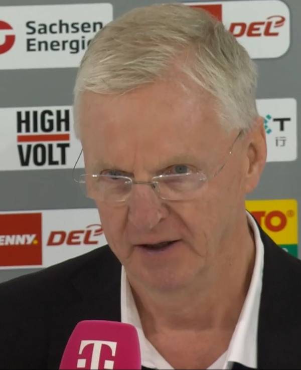 Kari Jalonen bei MagentaSport im Interview.