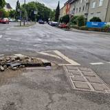 Eine Verkehrsinsel auf der Bachemer Straße in Köln-Lindenthal.