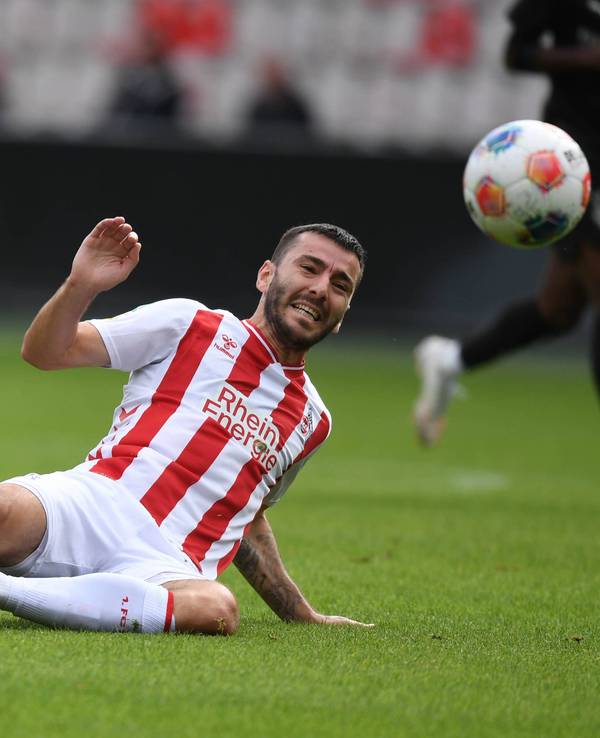 Sargis Adamyan im Einsatz für die U21 des 1. FC Köln.