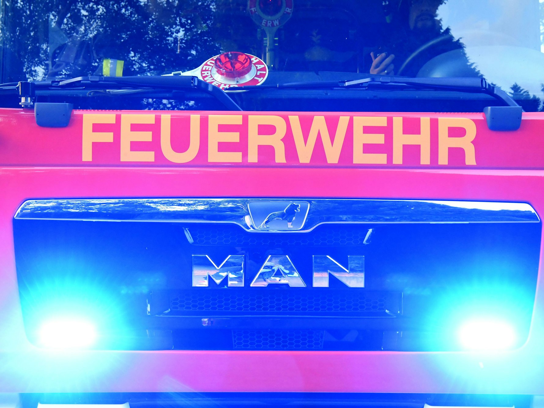 In der Vitalisstraße in Bickendorf ist am frühen Morgen ein Feuer ausgebrochen.