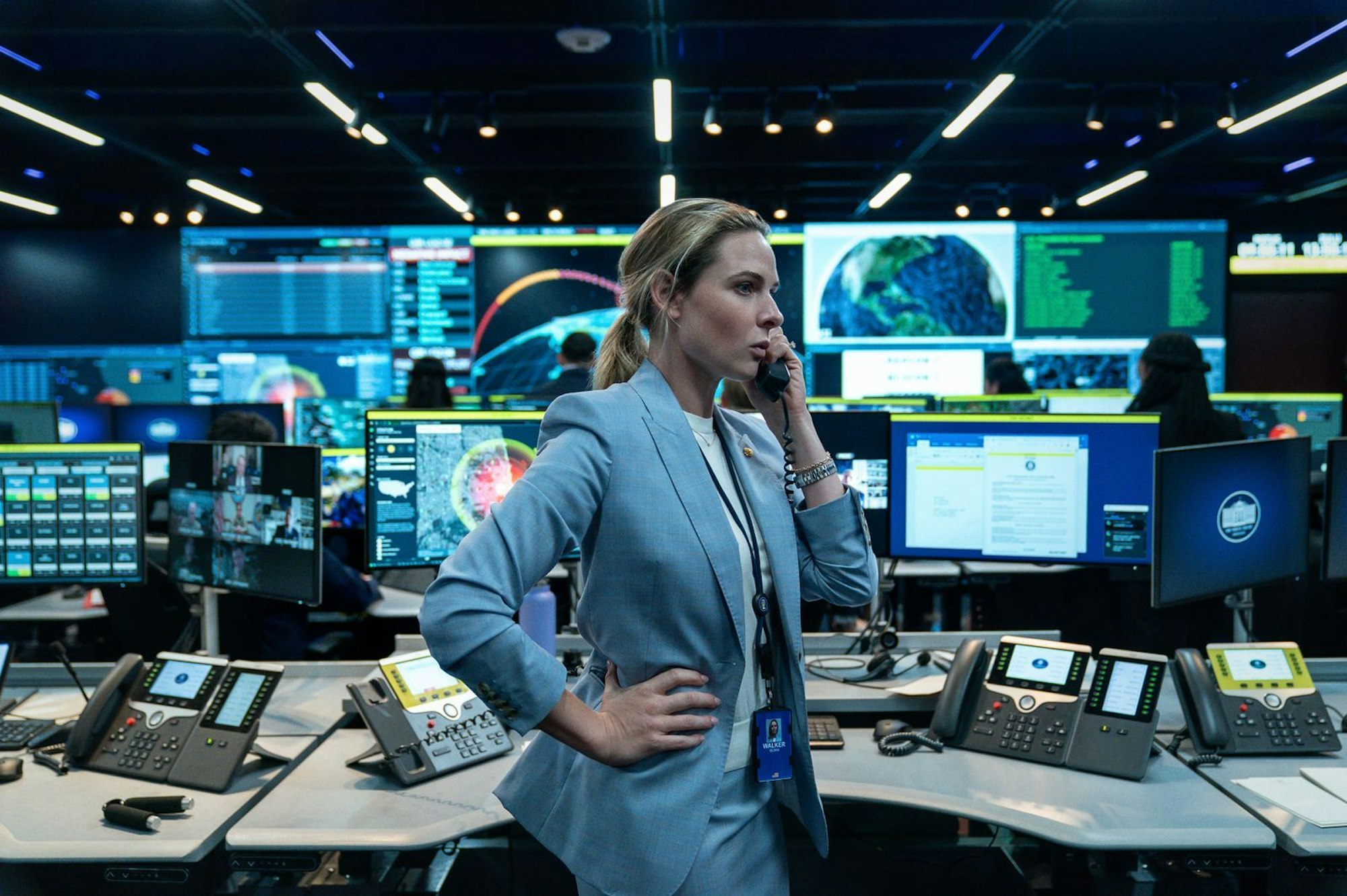 Als eine Atomrakete unbekannten Ursprungs Kurs auf die USA nimmt, beginnt ein Wettlauf gegen die Zeit - nicht nur für Kommunikations-Expertin Captain Olivia Walker (Rebecca Ferguson). (Bild: Netflix / Eros Hoagland)