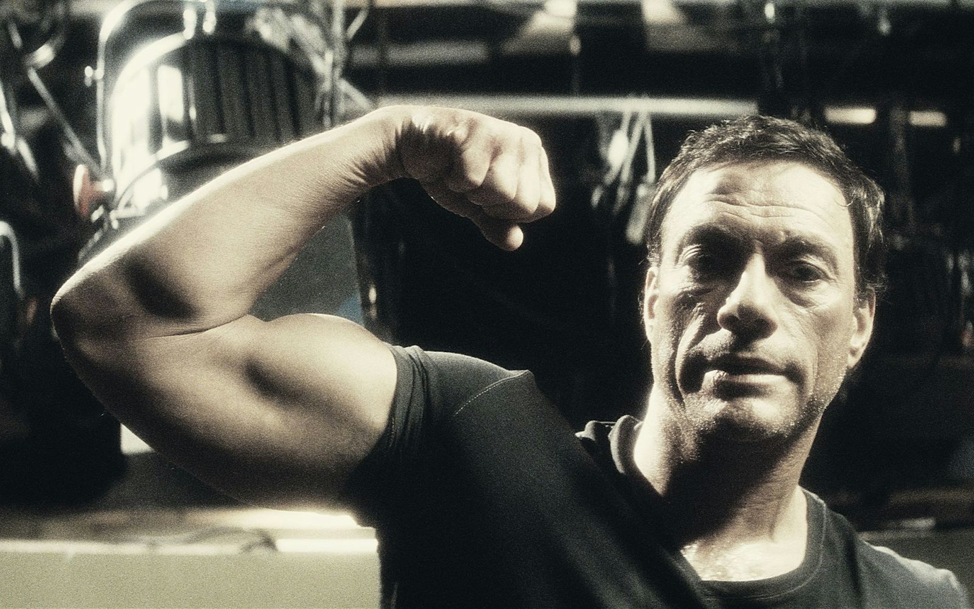 Er ließ nicht nur die Muskeln spielen: Mit dem selbstironischen Actionfilm „JCVD“ (2008) überzeugte Jean-Claude Van Damme erstmals die Kritiker. (Bild: Koch Media)