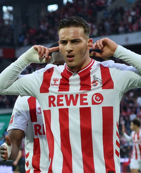 Said El Mala (1. FC Köln) hält sich beim Jubel die Ohren zu. Am 18. Oktober 2025 traf der Youngster zum 1:1 gegen den FC Augsburg.
