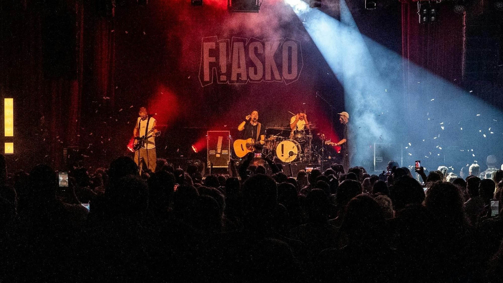 Die Band Fiasko steht auf der Gloria-Bühne.