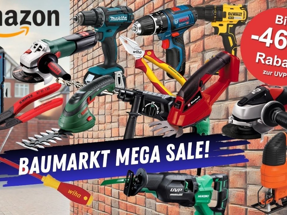 Werkzeug und Gartengeräte vor einer roten Backsteinmauer in einer Wohnsiedlung mit Häusern. Baumarkt Angebote im Amazon Sale von vielen Marken wie Bosch, Einhell, Makita, Metabo, DeWalt und mehr.