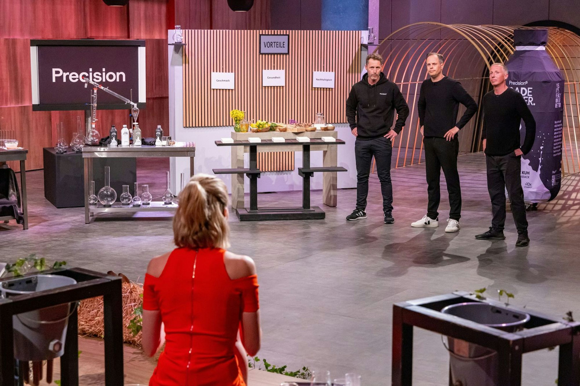 Milch aus dem High-Tech-Labor: Das Gründer-Trio von „Precision“ stellte eine clevere Alternative zu Kuhmilch vor, musste aber hart verhandeln. (Bild:  RTL / Bernd-Michael Maurer )