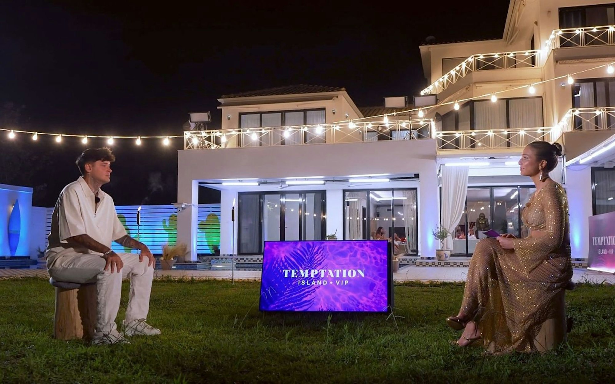 Viele Fans waren traurig, als Lola Weippert verkündete, dass sie künftig nicht mehr „Temptation Island“ moderieren wird. (Bild: RTL+)