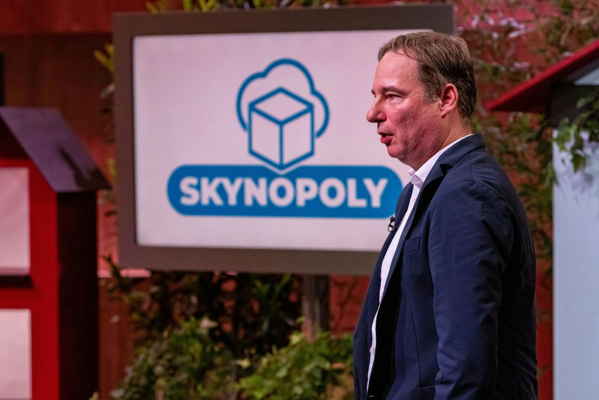 Gründer Conrad, ein Jurist, kennt sich gut mit Fragen der Flugsicherheit - auch für Drohnen - aus. Sein Start-up „Skynopoly“, bei dem es um rechtliche Fragen des Überfliegens von Privatgründstücken ging, überzeugte aber nicht. (Bild:  RTL / Bernd-Michael Maurer )