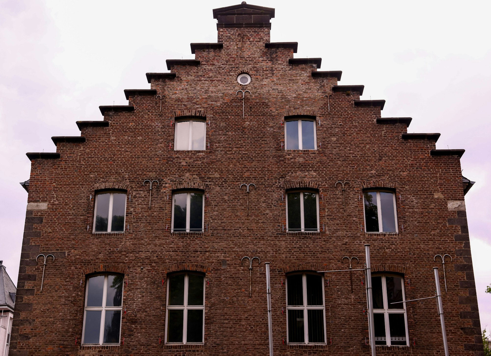 Das Kölnische Stadtmuseum im Zeughaus. Hier schlug der Meisterdieb Stéphane Breitwieser 2001 zu und stahl den berühmten Kokosnusspokal.