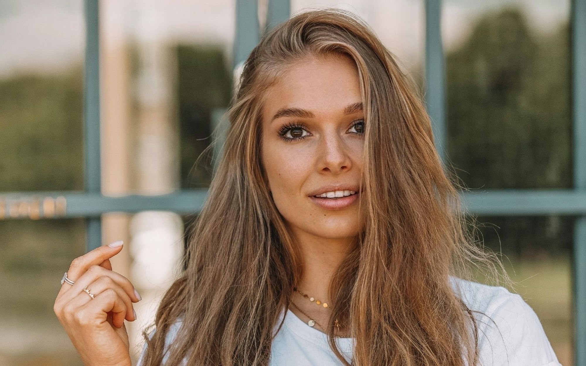 Lola Weippert begann ihre Tv-Karriere als Moderatorin bei „Prince Charming“ und „Temptation Island“. (Bild: TVNOW / Privat)