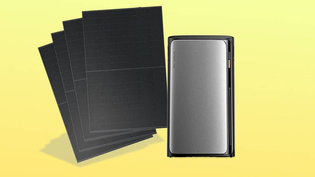 EcoFlow Stream Ultra Speicher mit vier bifazialen 500-Watt-Solarmodulen auf einem Balkon, daneben Smart Meter.
