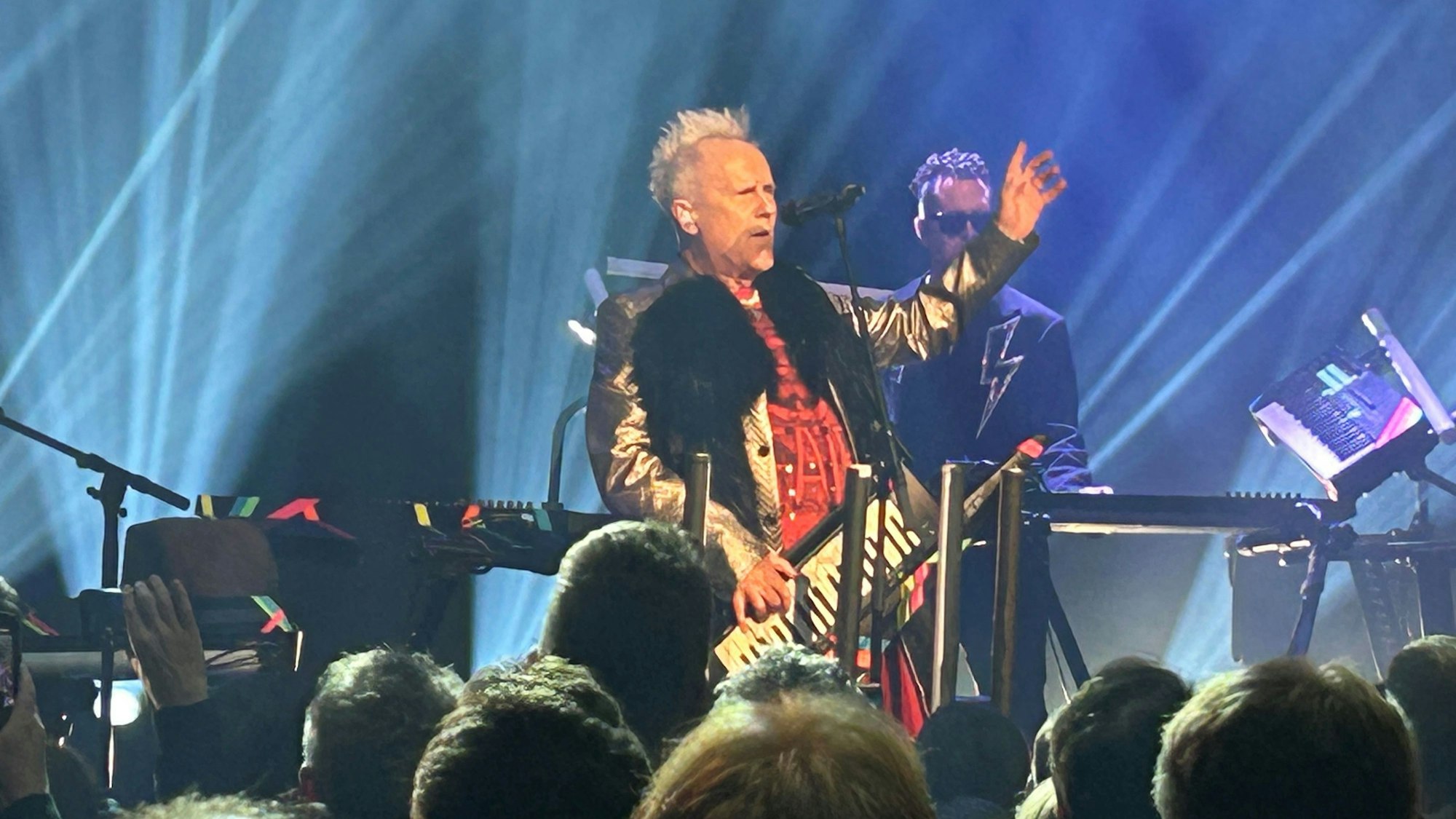 Der Musiker Howard Jones beim Konzert im Gloria.