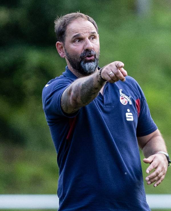 Kölns U19-Trainer Stefan Ruthenbeck spielt mit seinem Team in der Youth League.