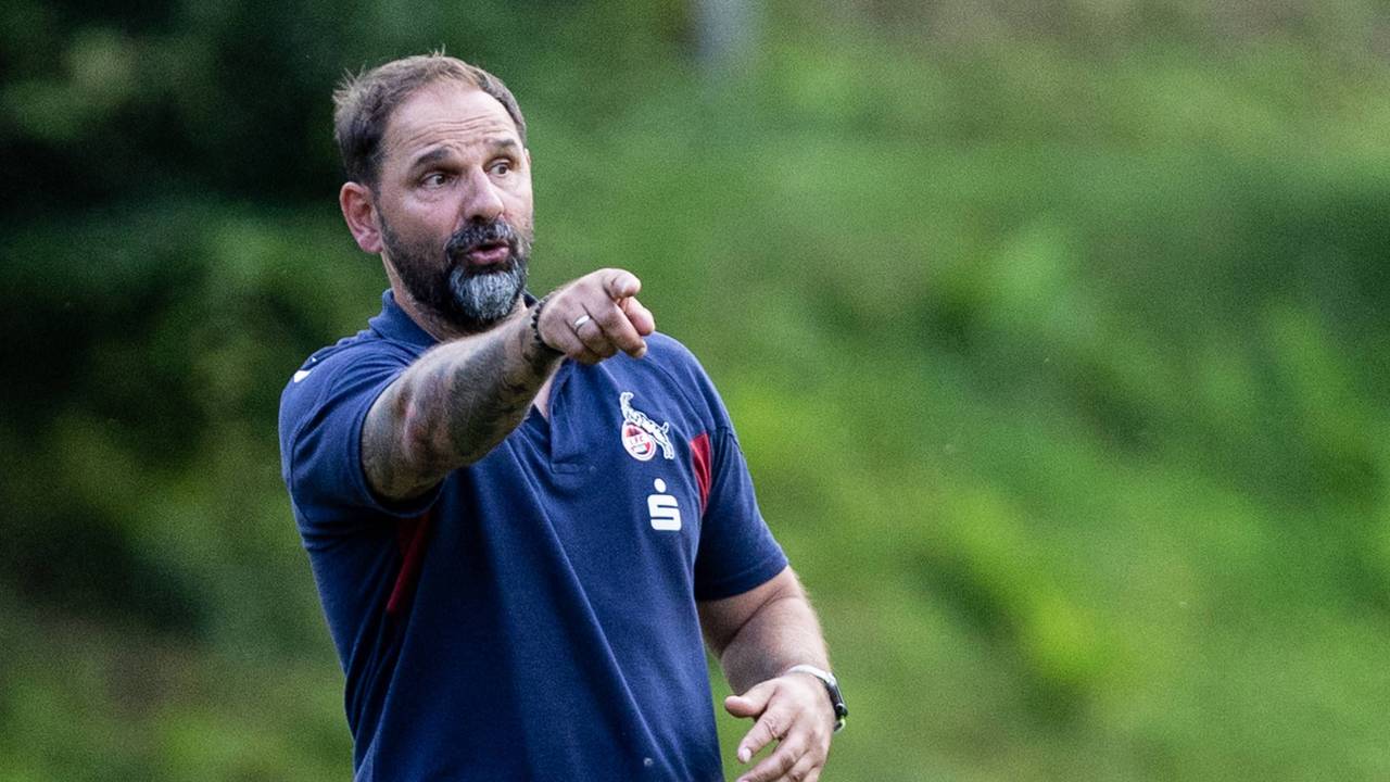Kölns U19-Trainer Stefan Ruthenbeck spielt mit seinem Team in der Youth League.