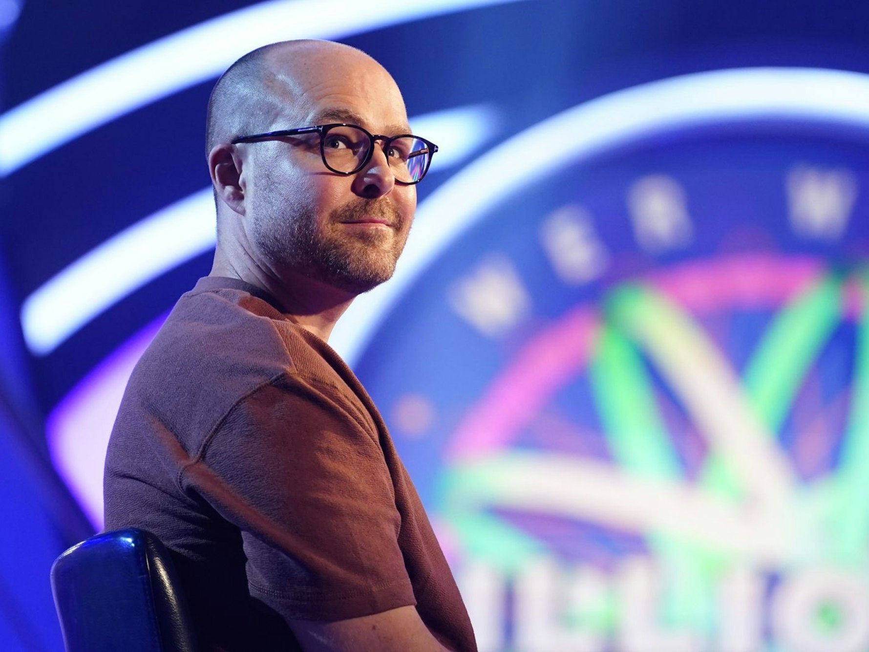 Dass der Zusatzjoker RTL als Kontrapunkt zum „Bildungsfernsehen“ sah, kränkte Jauch. Doch der Joker sorgte dafür, dass Max Oehl 32.000 Euro erspielte. (Bild: RTL / Stefan Gregorowius)