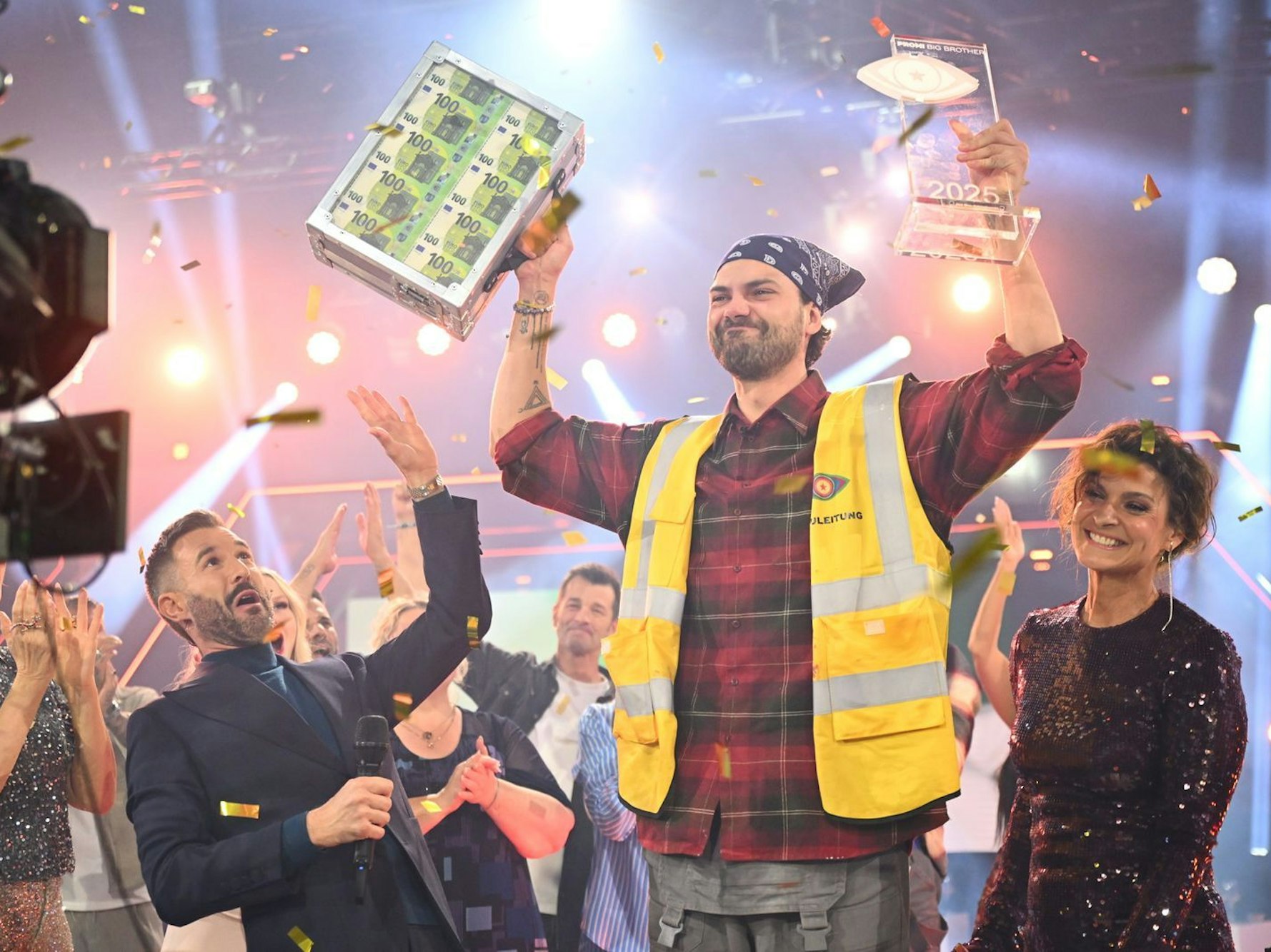 Damit hätte am Anfang wohl niemand gerechnet: Jimi Blue Ochsenknecht holte sich den Sieg bei „Promi Big Brother“ 2025. (Bild: Joyn/ Willi Weber)