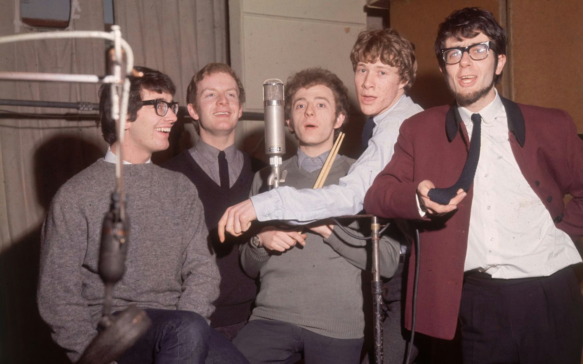 Spaß im Studio: Manfred Mann (links) und seine Band 1965 im Studio. (Bild: Keystone)
