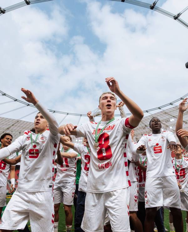 Der 1. FC Köln gewinnt die A-Junioren-Meisterschaft.
