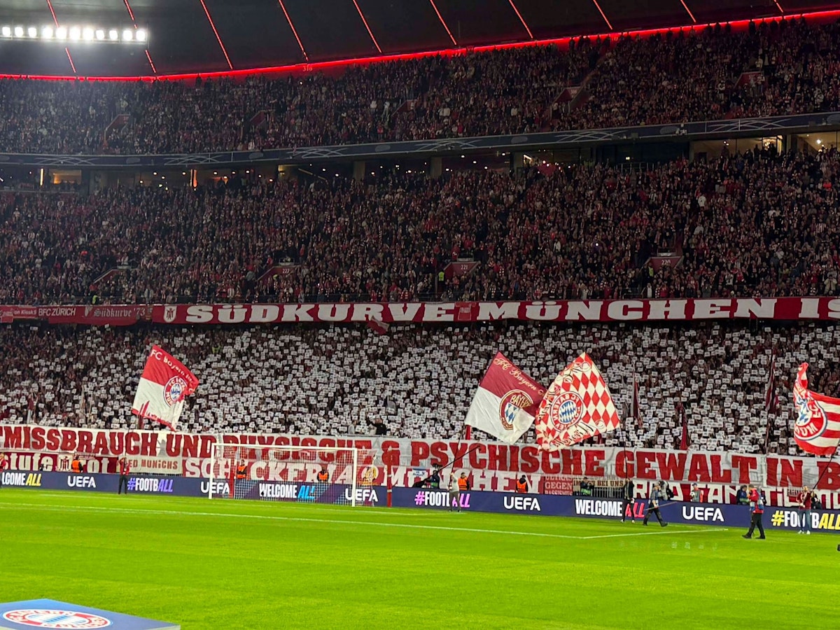 Ein Banner der Südkurve im Rahmen des Champions-League-Spiels gegen Club Brügge.