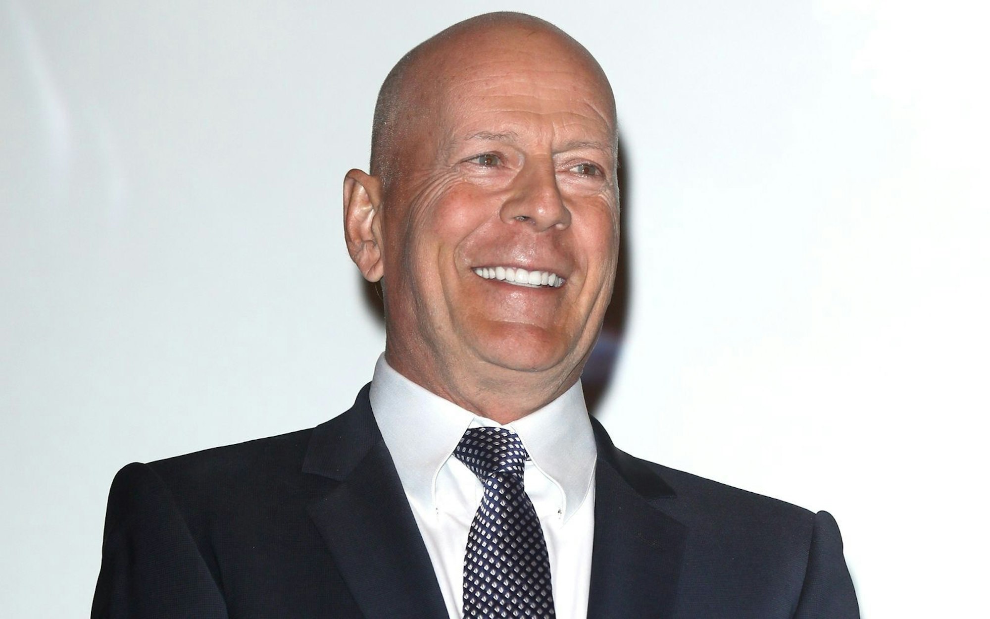 Kaum zu glauben, aber Bruce Willis wäre ohne sein Stottern vielleicht niemals zur Schauspielerei gekommen: Als Kind wurde ihm Theaterspielen als Therapie für seine Sprechprobleme geraten. (Bild: Tim P. Whitby/Getty Images for Buena Vista International)