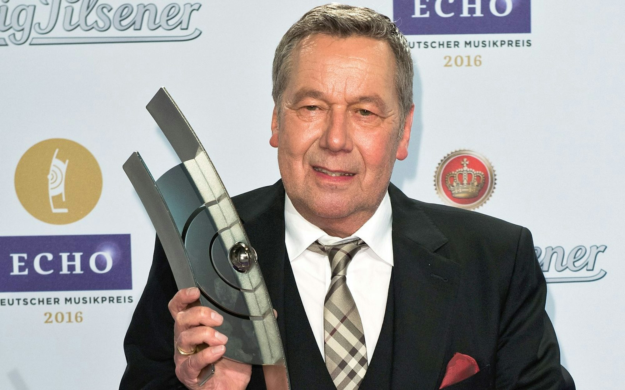 Im Laufe seiner 50-jährigen Karriere erhielt Roland Kaiser unter anderem die Goldene Stimmgabel, Die Eins der Besten, die Goldene Europa, die Goldene Henne, den Echo und den Berliner Bär. (Bild: Getty Images/Getty Images)