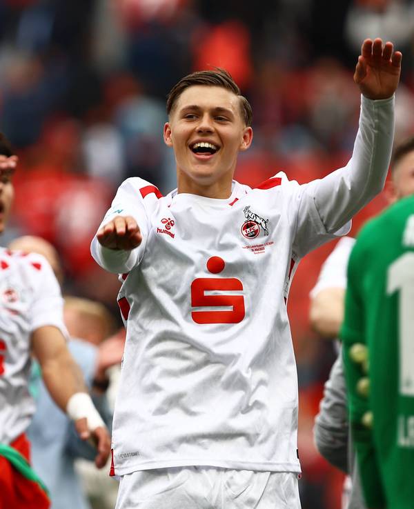 Jonathan Friemel jubelt nach dem Gewinn der Deutschen Meisterschaft.