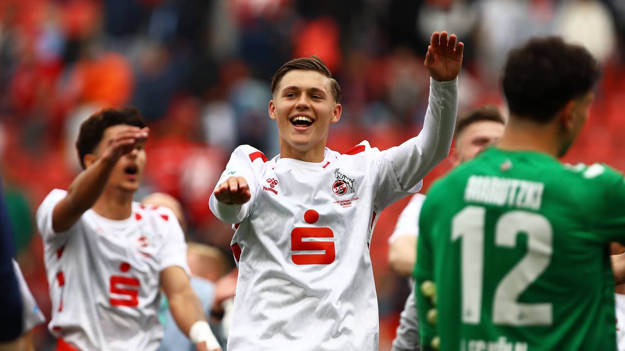 Jonathan Friemel jubelt nach dem Gewinn der Deutschen Meisterschaft.