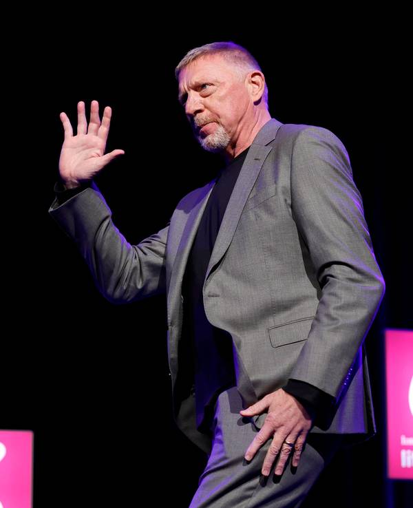Boris Becker bei der Lit.Cologne im Theater am Tanzbrunnen auf der Bühne.