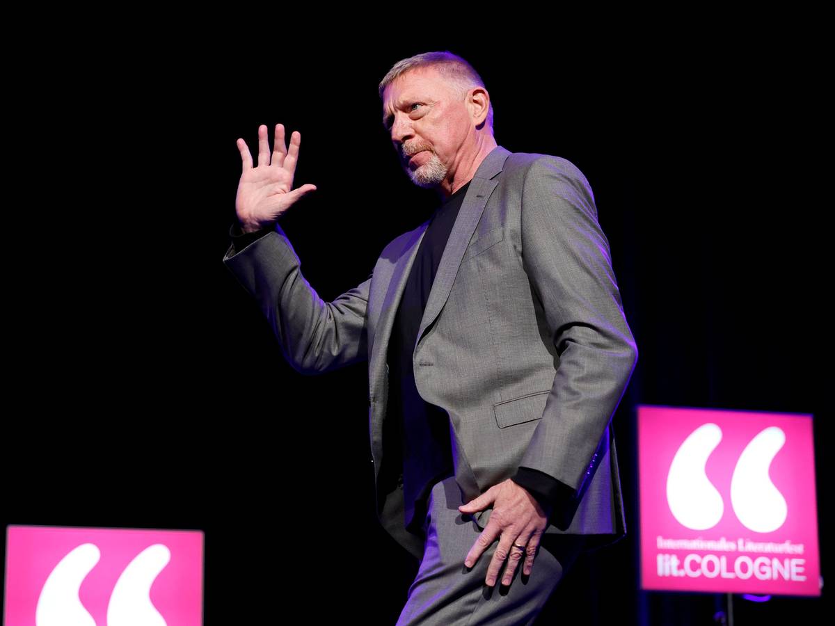 Boris Becker bei der Lit.Cologne im Theater am Tanzbrunnen auf der Bühne.