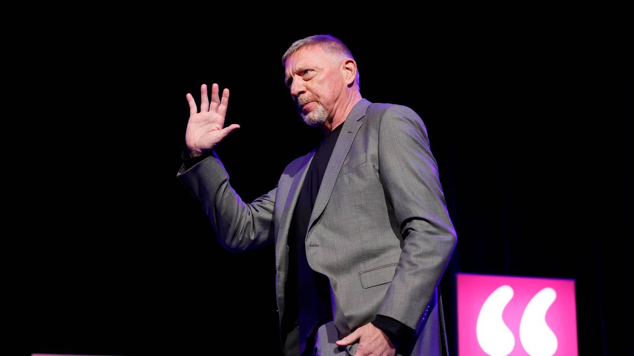 Boris Becker bei der Lit.Cologne im Theater am Tanzbrunnen auf der Bühne.